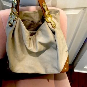 Leather Shoulder bag.